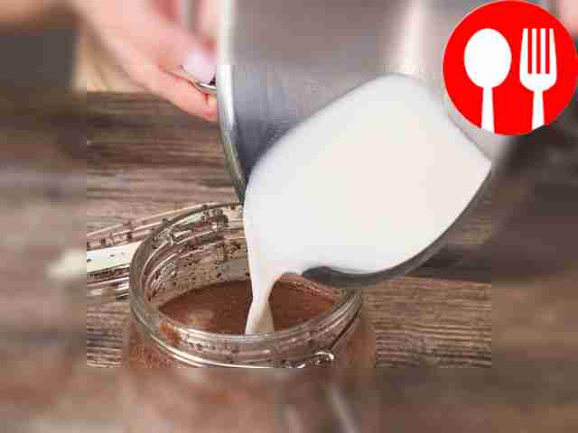 Finish preparing the chocolate liqueur. Pour...