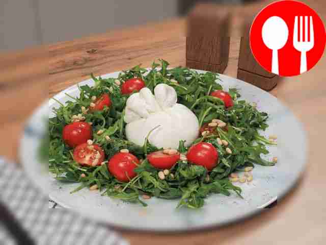 Салат с бурратой