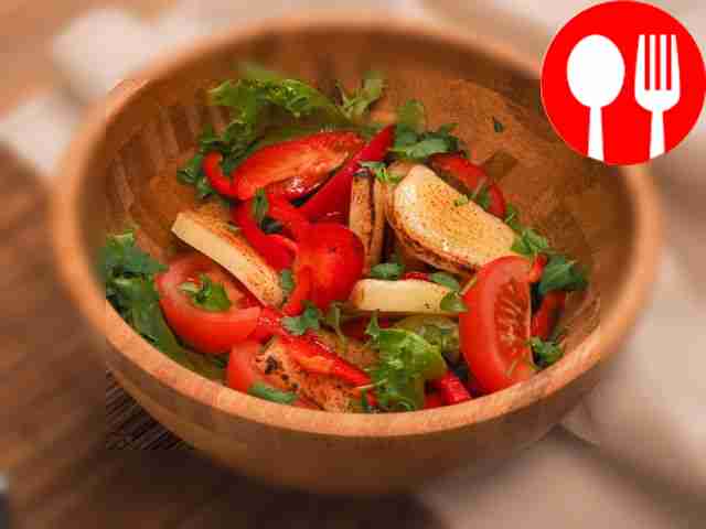 Салат с жареным адыгейским сыром