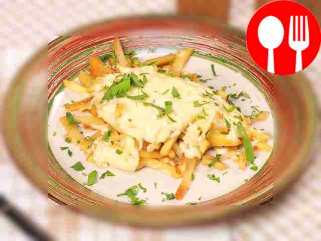 Fried potatoes with cheese