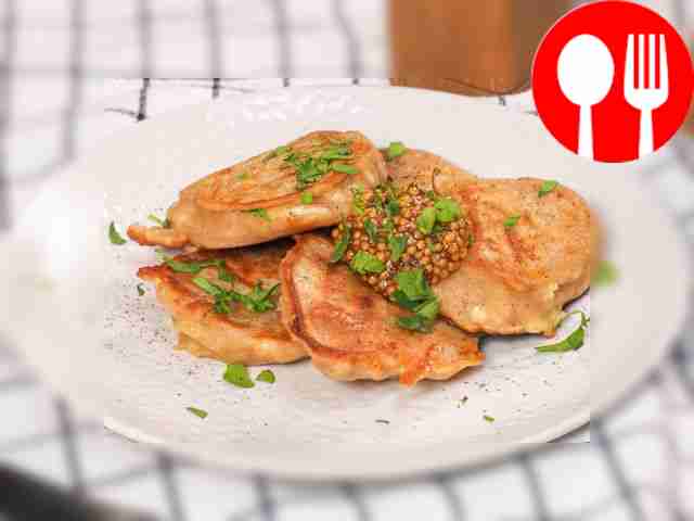 Fried crumpets with cheese