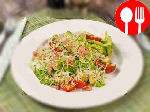 Салат с авокадо и креветками