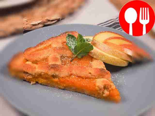 Shortbread pie with jam