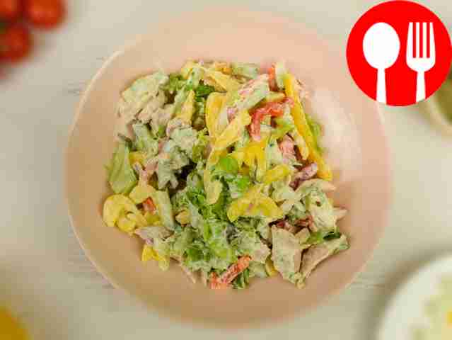 Place the salad on a flat plate.