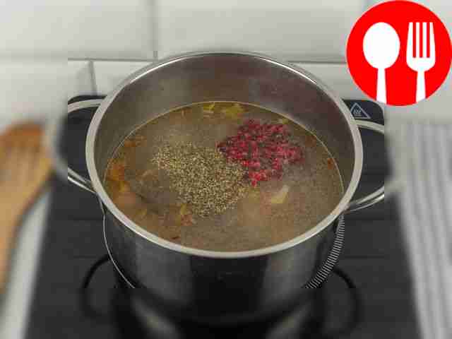 Посолите и поперчите суп по вкусу. Добавьте...