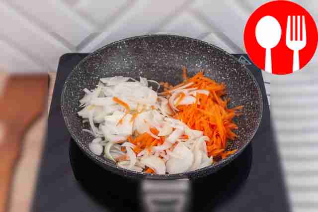 Разогрейте в сковороде растительное масло....