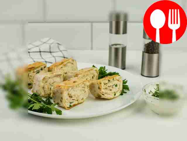 Lavash appetizer with chicken and melted cheese