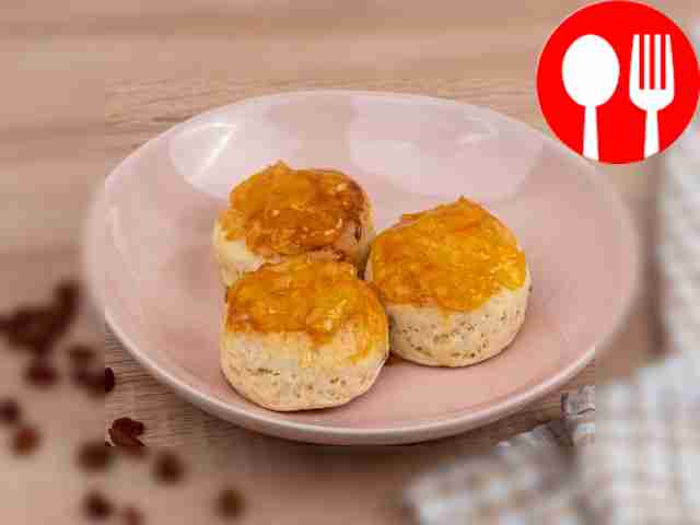 English scones with raisins