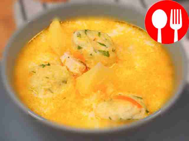 Chicken soup with cheese balls