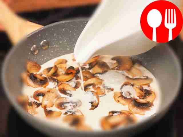 Пусть грибы потушатся. Возьмите ещё одну...