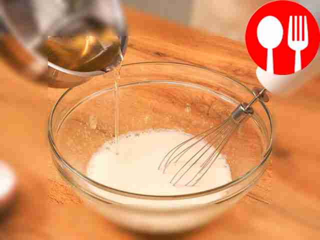 Приготовьте зефирную основу. В отдельной миске...