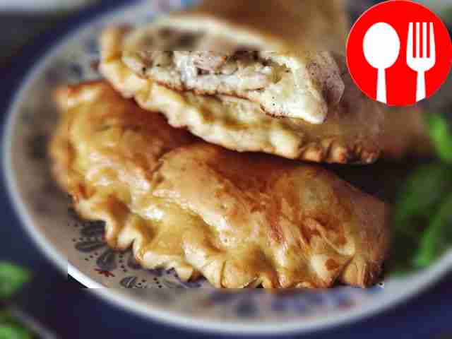 Пирожки с моцареллой и курицей