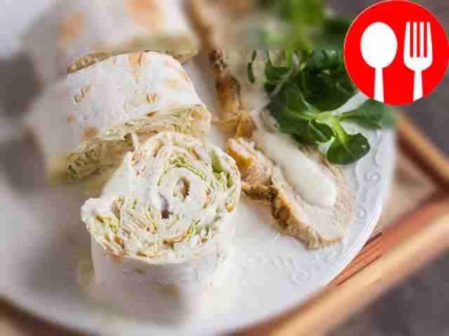 Roll with chicken and tomatoes