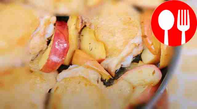 Chicken thighs with apples