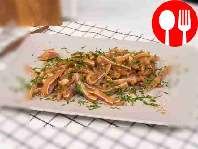 Маринованные свиные ушки