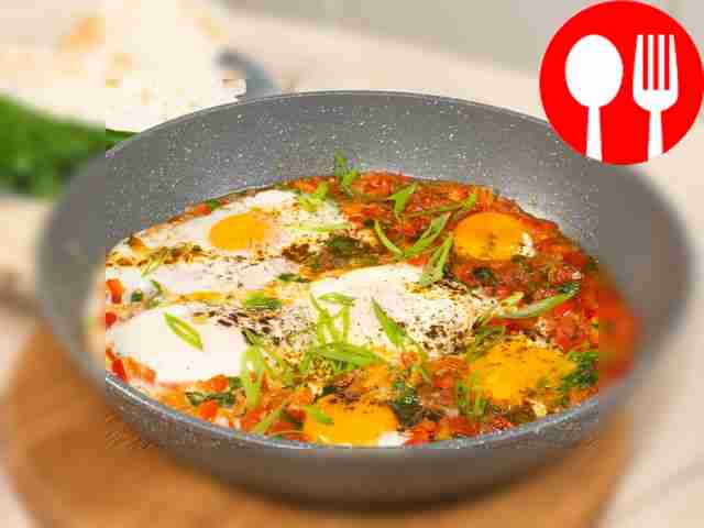Bright shakshuka with bell pepper