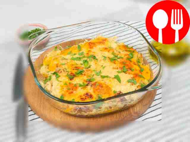 Macaroni with cheese sauce (Mac'n'Cheese)