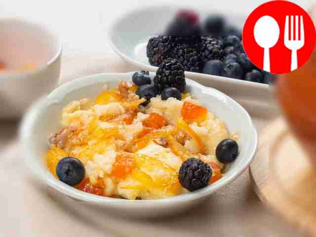 Гурьевская каша на сливках с цукатами