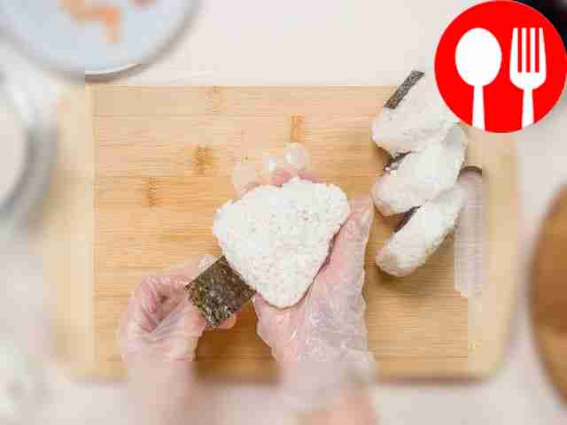 Form onigiri. Divide the rice into 6 portions....