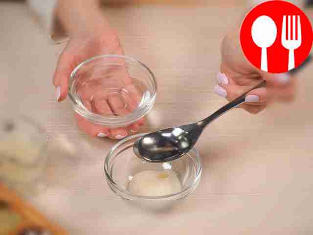 Dissolve gelatin for Easter cakes. To do this,...