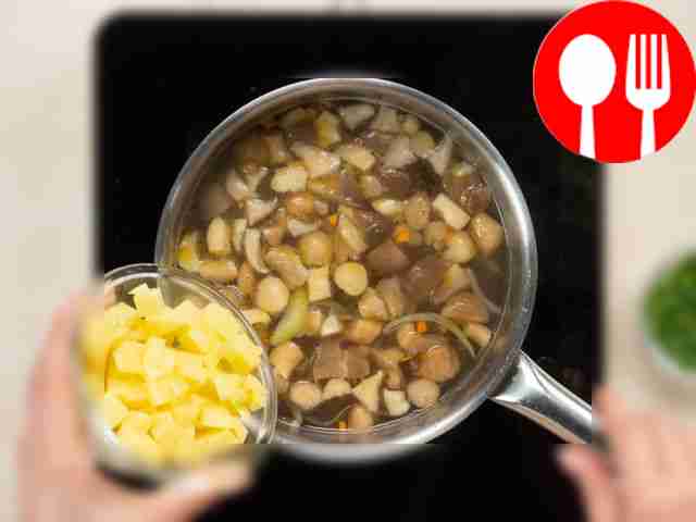 Завершите приготовление грибного супа....