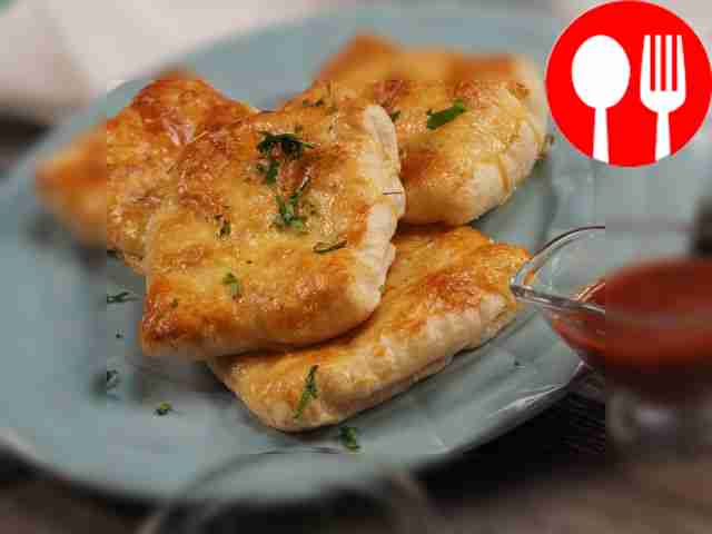 Puff khachapuri in the oven