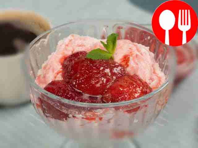 Strawberry jam with gelatin