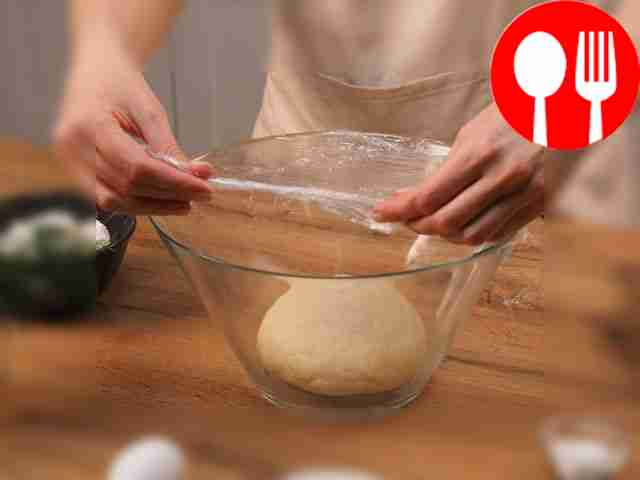 Подготовьте тесто. Слегка подогрейте молоко и...