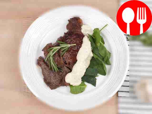 Steak with creamy pepper sauce