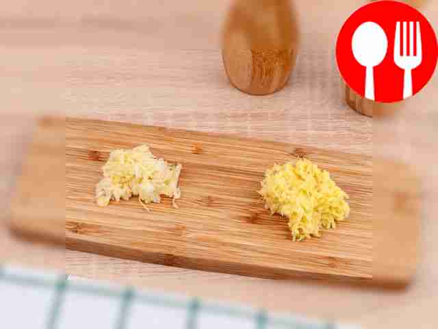 Grate the garlic and ginger on a fine grater.