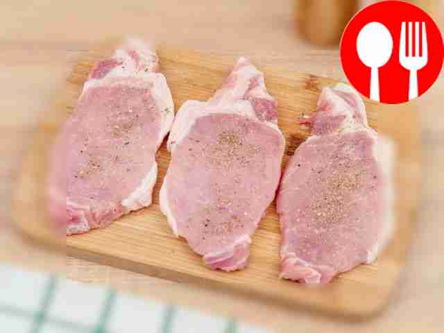 Cut the pork into several 1 cm thick...