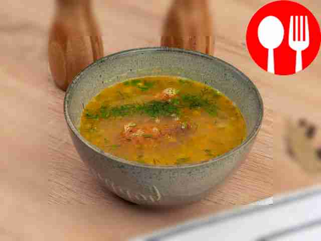 Pea soup with smoked wings