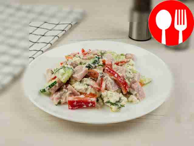 Salad with ham and cottage cheese