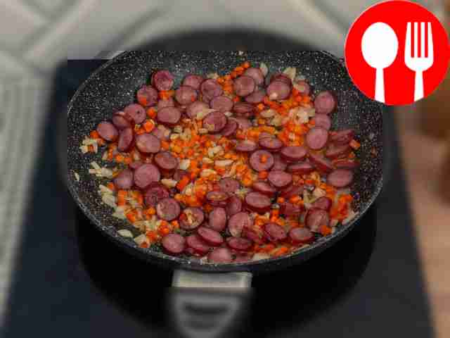 Разогрейте сковороду с растительным маслом и...