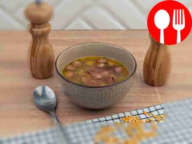 Pea soup with hunting sausages