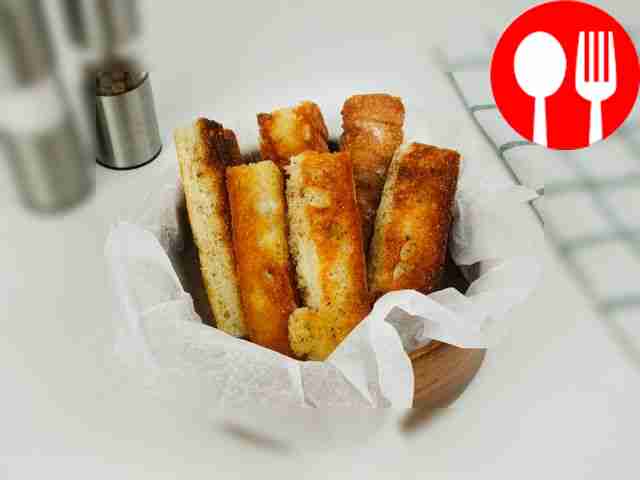 Гренки из белого хлеба White bread croutons