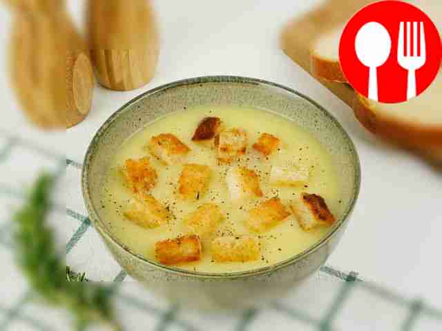 Суп-пюре из картофеля с гренками Potato soup with croutons