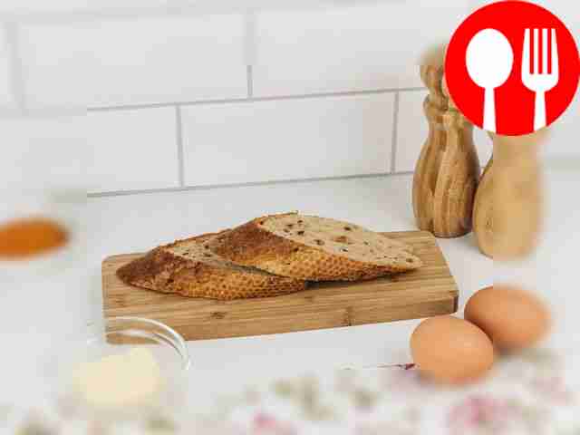 Подготовьте все продукты. Хорошо вымойте яйца,...