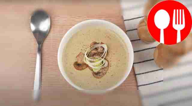 Cream soup of champignons with leeks