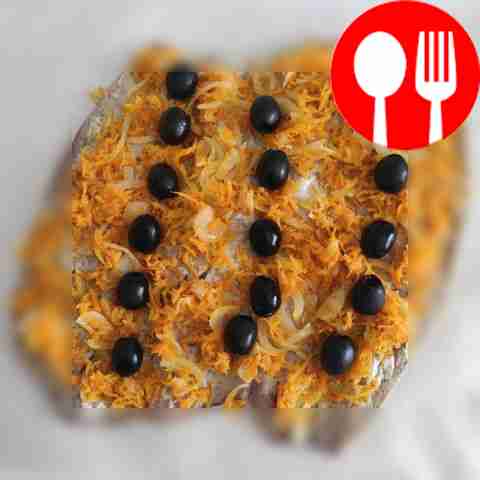 Разделите филе рыбы на порционные куски,...