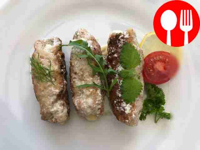 Rolls with cheese and herbs in sour cream sauce