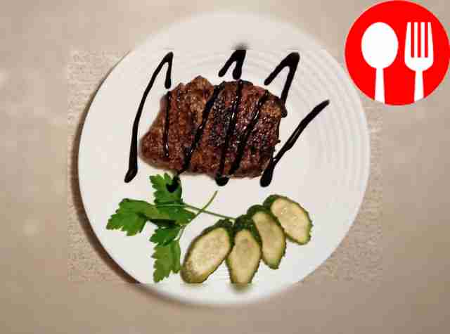 Говяжий стейк, зажаренный на сковороде Beef steak fried in a pan