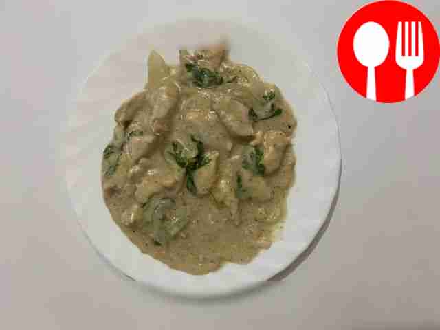 Сочный и нежный бефстроганов с куриным филе