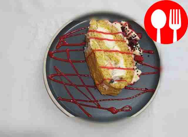 Sponge roll with bananas