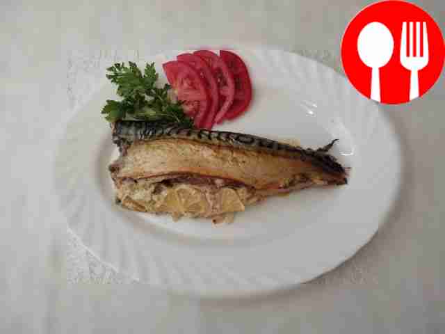 Mackerel steak with lemon