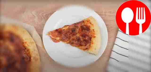 Пицца с салями и прованскими травами