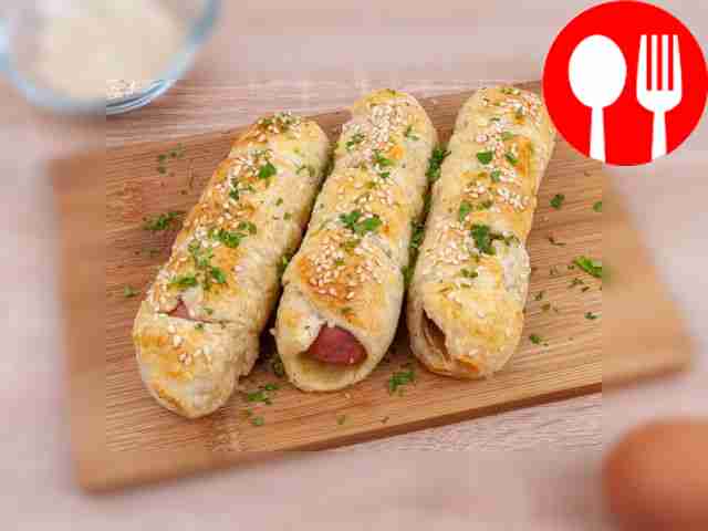 Sausages in yeast-free dough in the oven