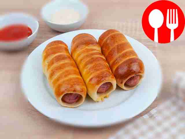 Сосиски в дрожжевом тесте