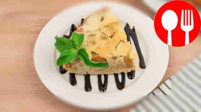 Jellied pie with apples