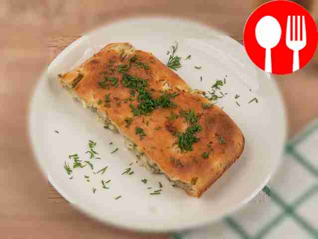 Заливной пирог с капустой на сметане